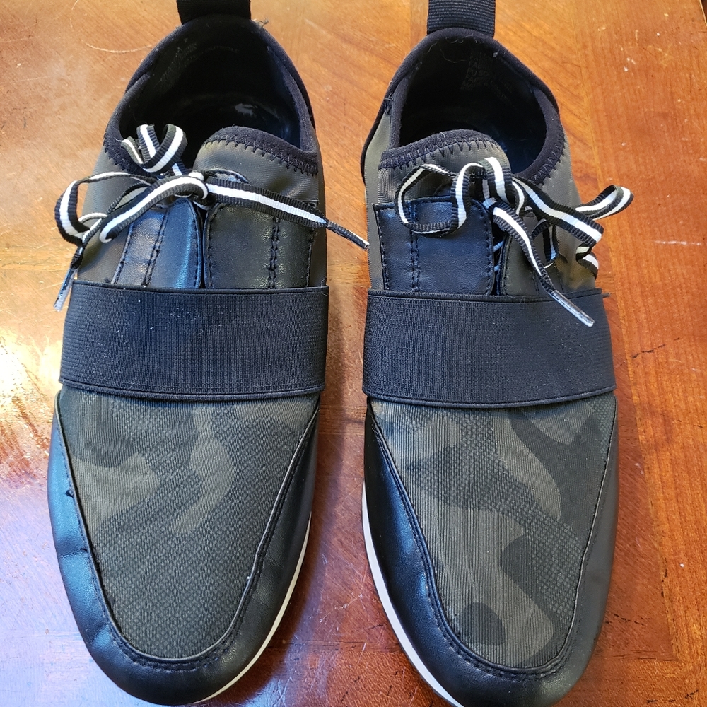 Steve Madden sneakers. Size 7.